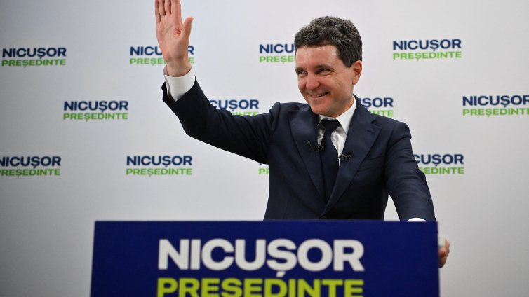 Кой е Никушор Дан, спечелил президентския вот в Румъния след грандиозен обрат?