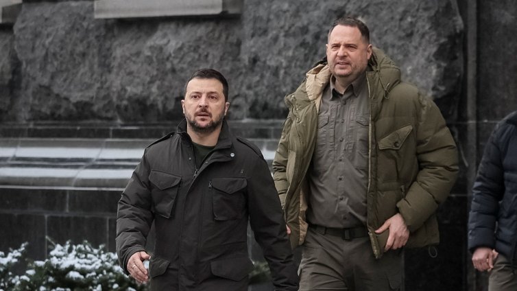 Зеленски се учи да управлява Украйна сам, без Ермак