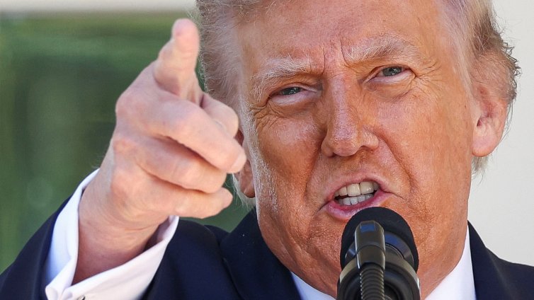 Тръмп създава два класа федерални служители - платени и неплатени