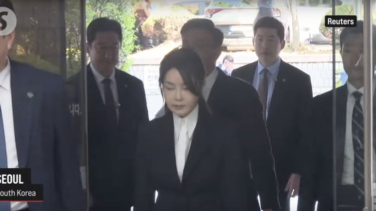 Арестуваха бившата първа дама на Южна Корея ВИДЕО