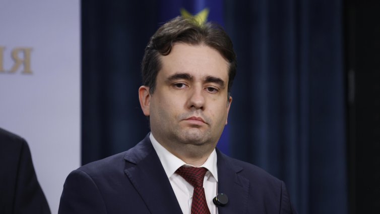 Божанов: Властта принизява убийството в Пловдив до битов инцидент