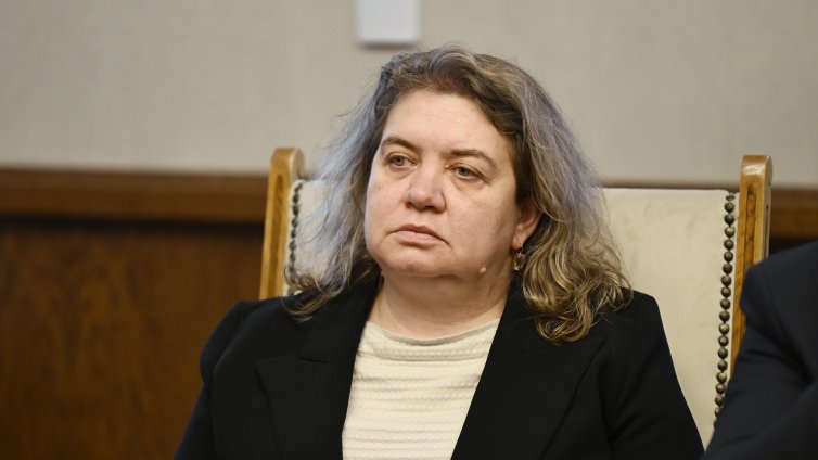 Атанасова нямала професионални качества за КС, сега се оказало, че няма и нравствени?