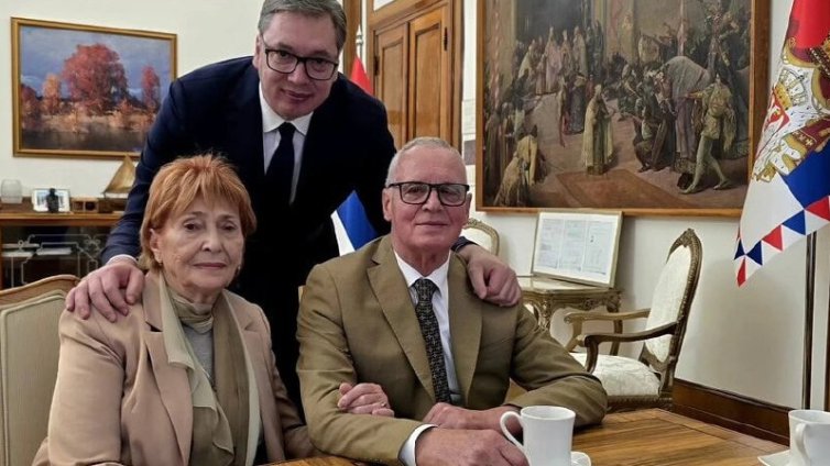 Избиратели нападнаха 82-годишната майка на Александър Вучич 