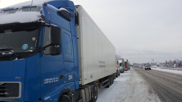 Без ТИР-ове по магистралите "Тракия", "Струма" и "Хемус" за Коледа и Нова година