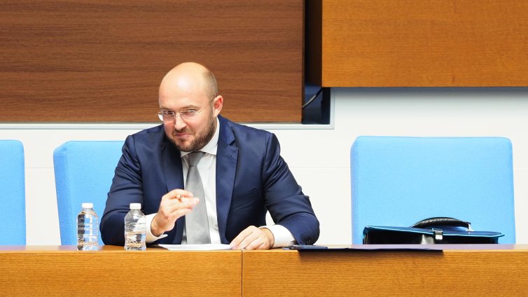 Дом на ужасите: Възрастни са връзвани и заключвани в нелегални старчески домове
