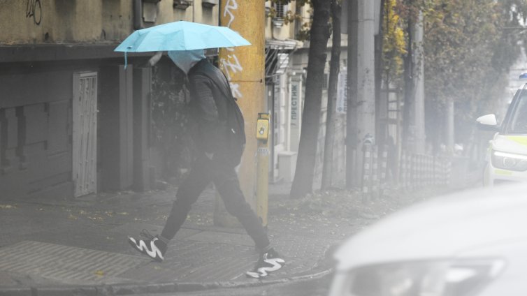 Жълт код за силен и бурен вятър в почти цялата страна