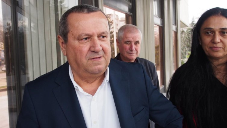 Адемов: Проектът за удължителния бюджет гарантира всички социални плащания