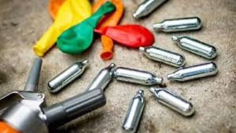 Прокуратурата: Шофирането след употреба на райски газ да е престъпление