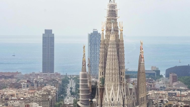 „Саграда Фамилия“ в Барселона стана най-високата църква в света