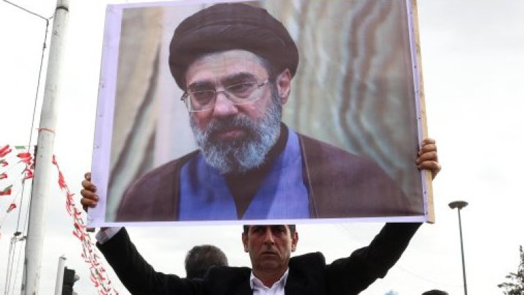 Кой е Моджтаба Хаменей, тайнственият нов върховен лидер на Иран