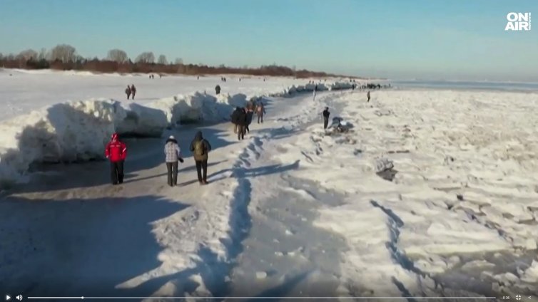 Балтийско море замръзна, превърна се в атракция за местни и туристи