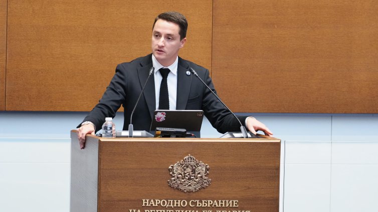 Божанков за върнатия референдум: Киселова направи необходимото