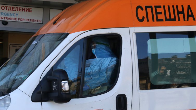 Дете на 16 г. почина по време на плувен турнир в Бургас