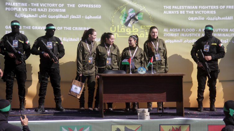 &bdquo;Хамас&rdquo; освободи четирите заложнички, сред тях и българка