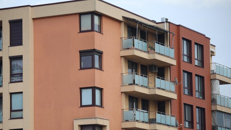 Отлагат продажби на имоти заради еврозоната, очакват скок на цените