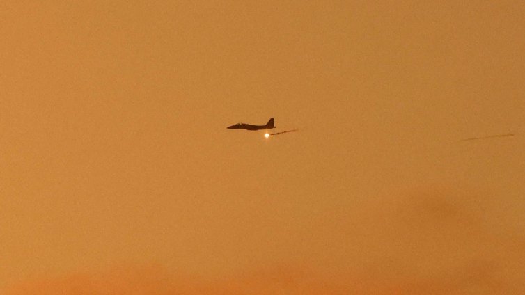 Израел е ударил 16 самолета на спецчастите "Кудс" в Техеран