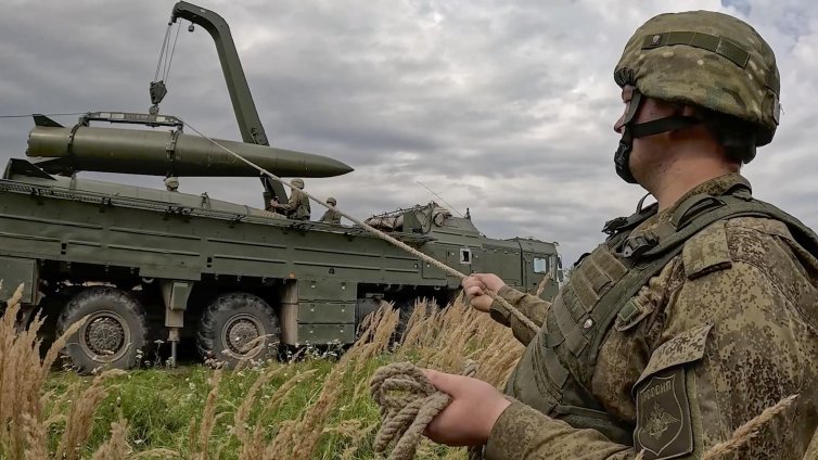 Украински удар с дрон унищожи руски ракетни установки "Искандер-М"