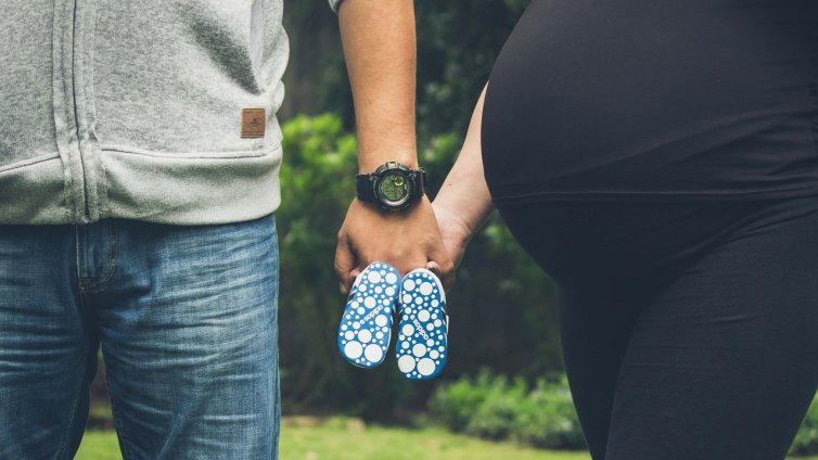 Сватбата е отживелица: 60% от децата у нас са родени в семейства на родители без брак