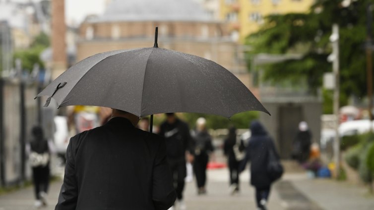 Дъжд, гръмотевици и понижение на температурите днес