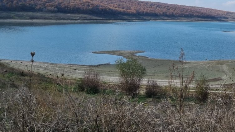 Турист е паднал от джет в язовир Доспат, водолази издирват тялото му