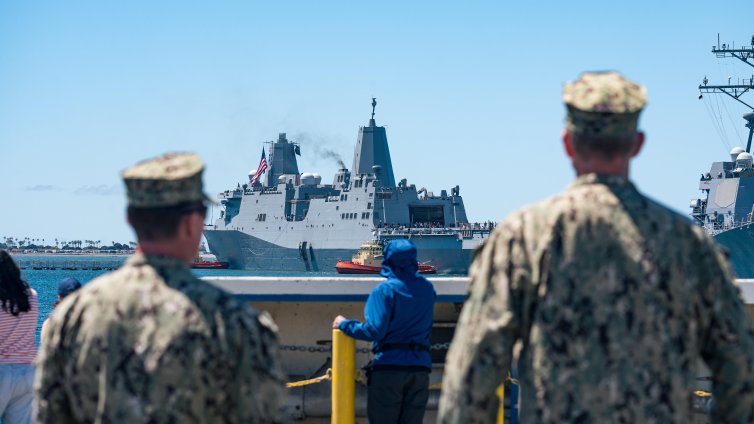 Разузнавателни самолети на НАТО кръжат над Черно море 