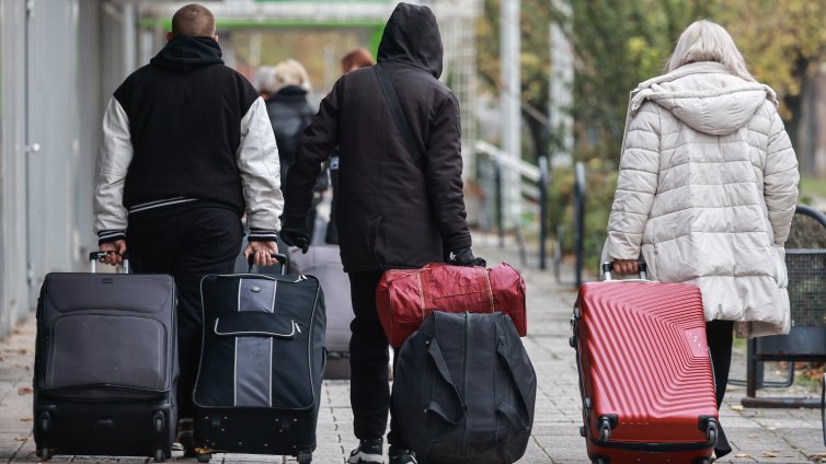 Киев няма да принуждава украинските бежанци да се върнат у дома, какви са надеждите?