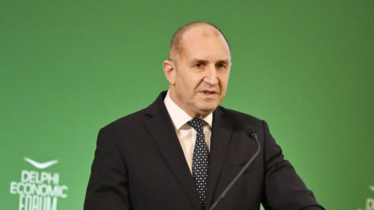 Радев: Трябва ни редовно правителство, а не да ходим на избори до безкрай