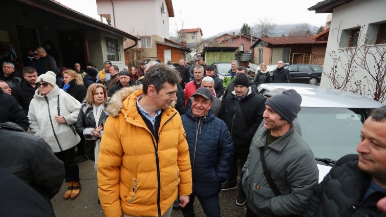 В кадър: Кметове от цялата страна в подкрепа на колегата си от с. Бистрица