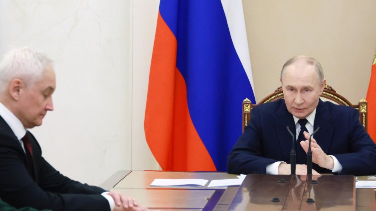 Военната икономика губи скорост: Путин посяга към по-високи данъци