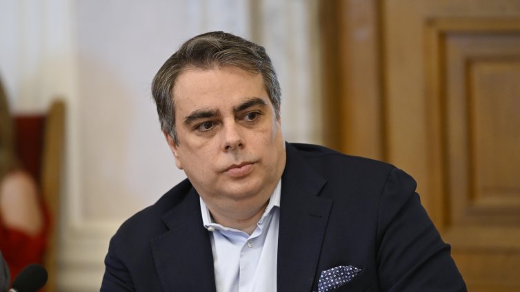 Асен Василев: Договорът с "Боташ" трябва да бъде прекратен, а не замразен 