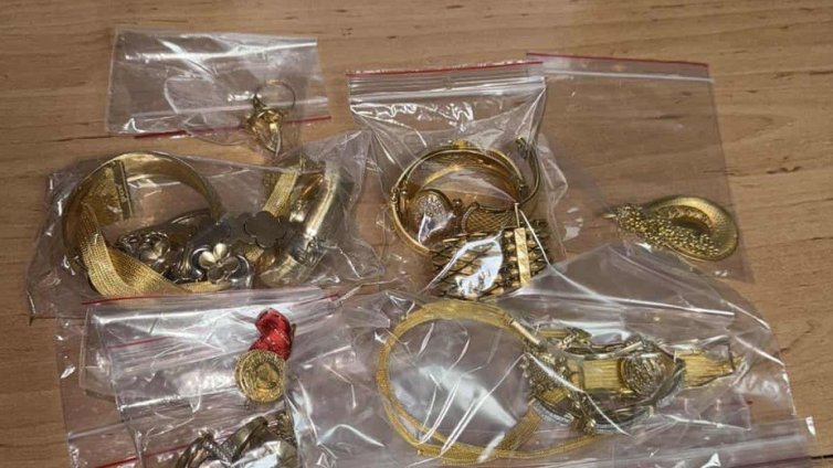 Златни накити бяха открити в дамска чанта на МП Лесово