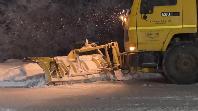 Министър Иванов разпореди глоби от 5000 лева за снегопочистващи фирми