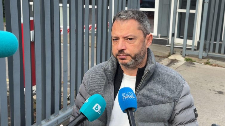  Делян Добрев към ПП-ДБ: Да си правиш PR на гроба на дете е кощунство