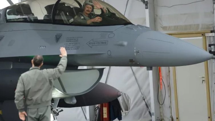 И вторият ни изтребител F-16 е излетял от САЩ към България