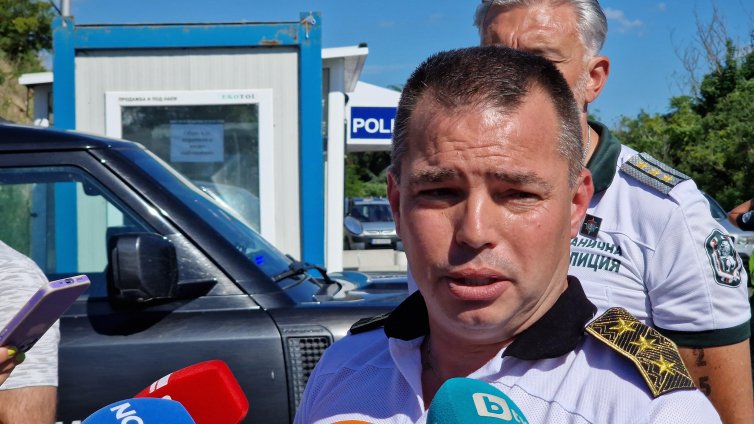 С две висши образования бил шофьорът, хванат да превозва 32-ма мигранти край Бургас 