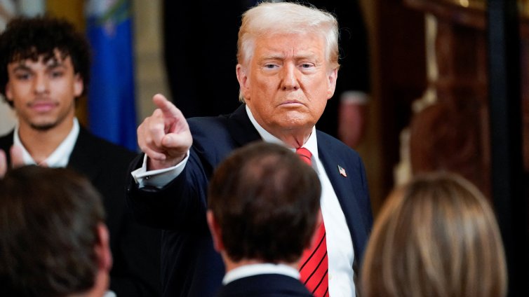 Тръмп случайно се обадил на бивш свой служител, след това започнал да го обижда