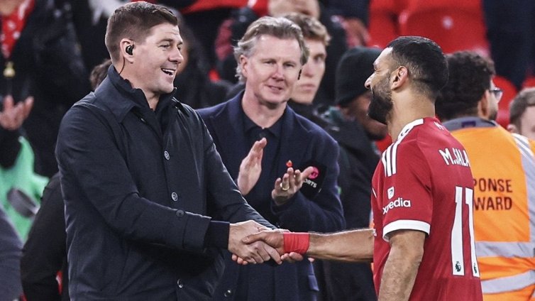 Легендата Джерард призова Салах: Остани в "Ливърпул"