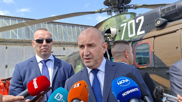 Радев: Чуват се едни фанфари за еврозоната, защо не празнуват с хората?