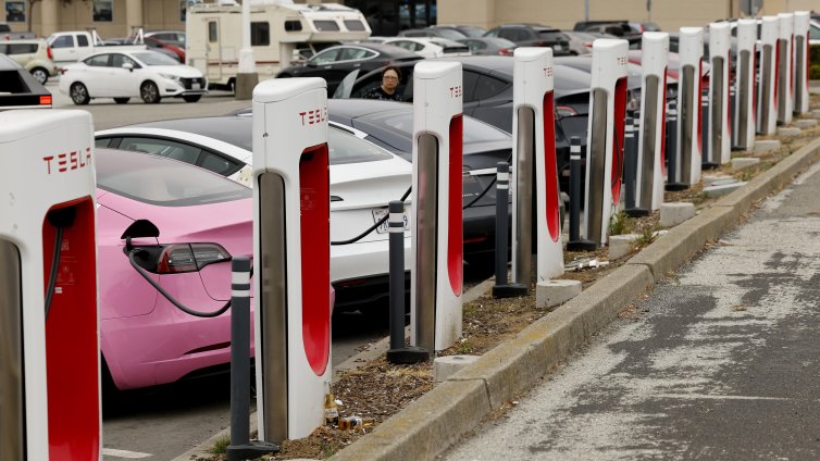 Собственици на Tesla във Франция съдят компанията, Мъск развалял имиджа им 