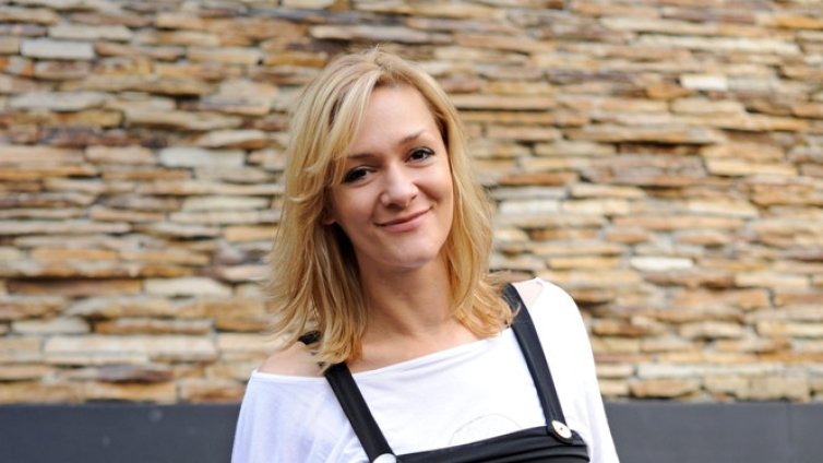 Албена Денкова: Прекарвам повече време у дома, но не съм забравила да карам кънки