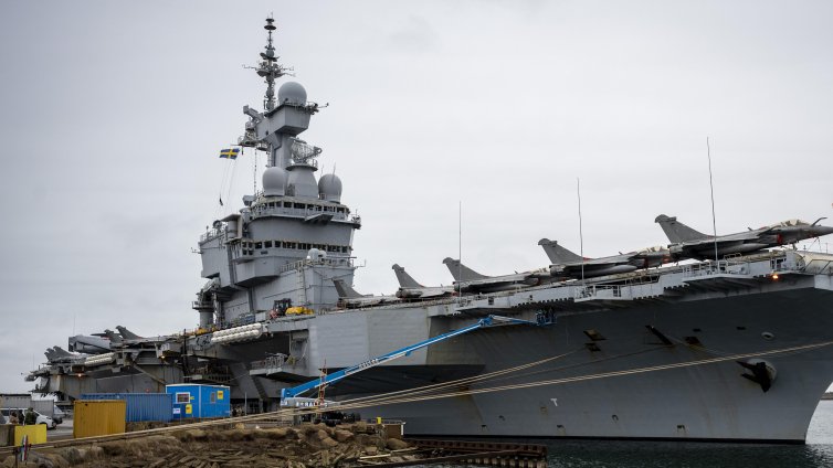 Как фитнес приложение разкри местоположението на френски самолетоносач