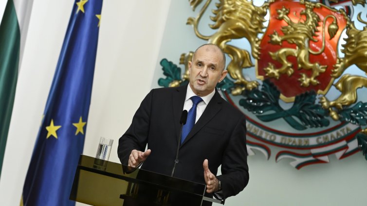Президентът Румен Радев официално ще депозира оставката си днес