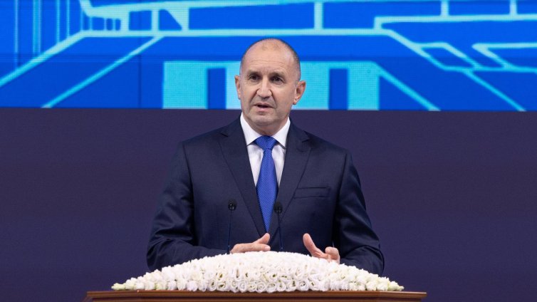 Румен Радев: Високомерието и манипулацията повишават напрежението и вади хората на улицата