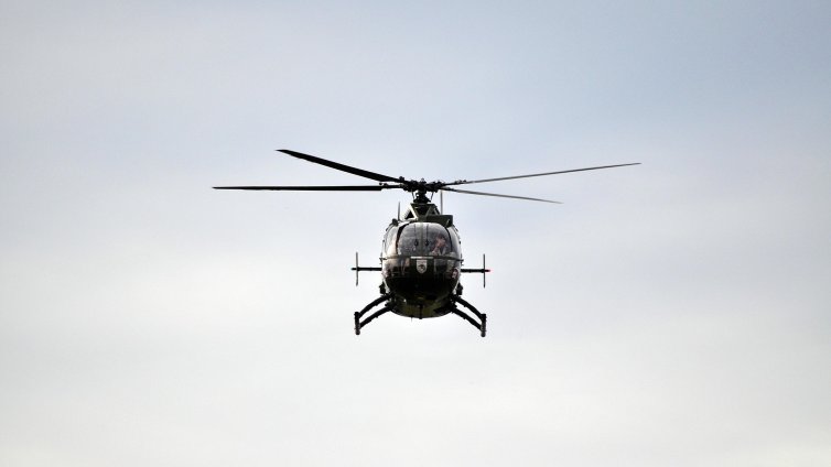 Военен хеликоптер се включи в издирването на парапланерист