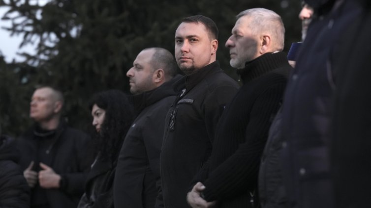 От герой на фронта до властта: човекът до Зеленски излиза напред