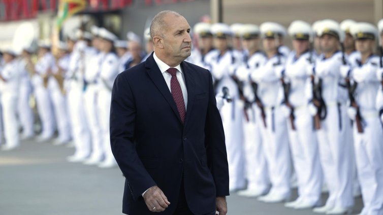 Парите на властта: За година Радев е спестил 160 хил. лева, а Борисов - 514 хил. лева
