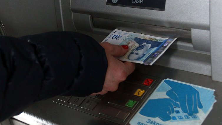 Банкоматите няма да приемат внасяне на левове от 1 януари