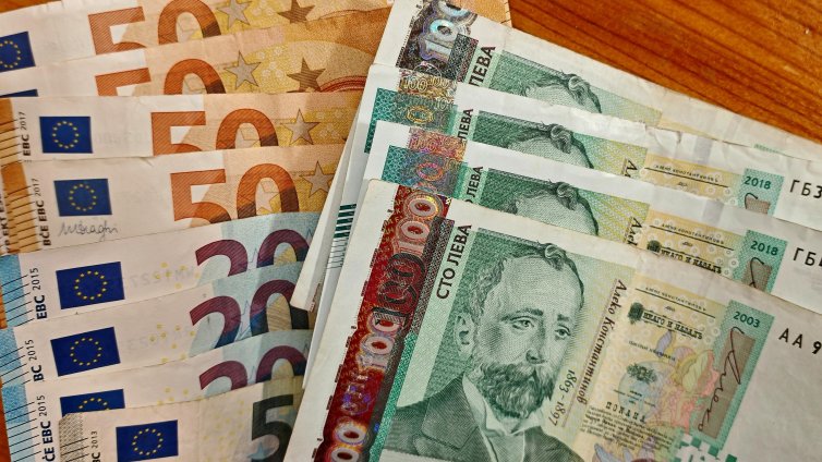 Банки удължават срока за обмяна на левове в евро без такси след юни