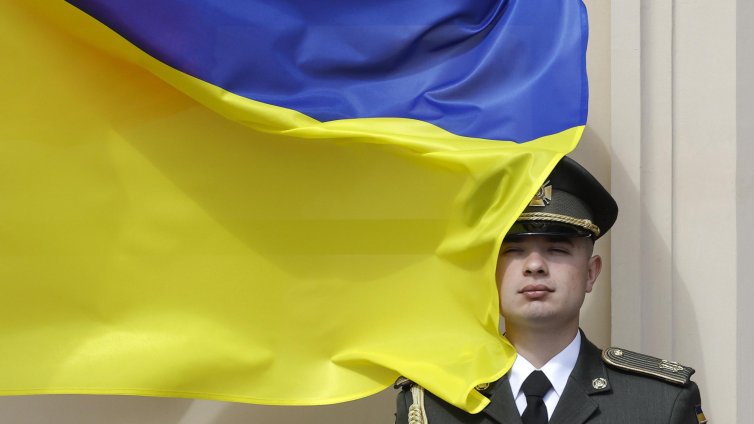 Нов закон позволи на младите украинци да напуснат страната, но ще навреди ли това на армията? 