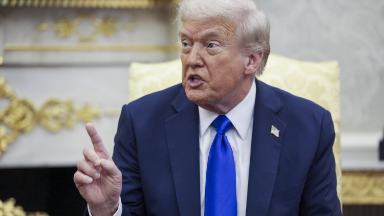 Какво се случва с президента, поведението на Тръмп става все по-странно  